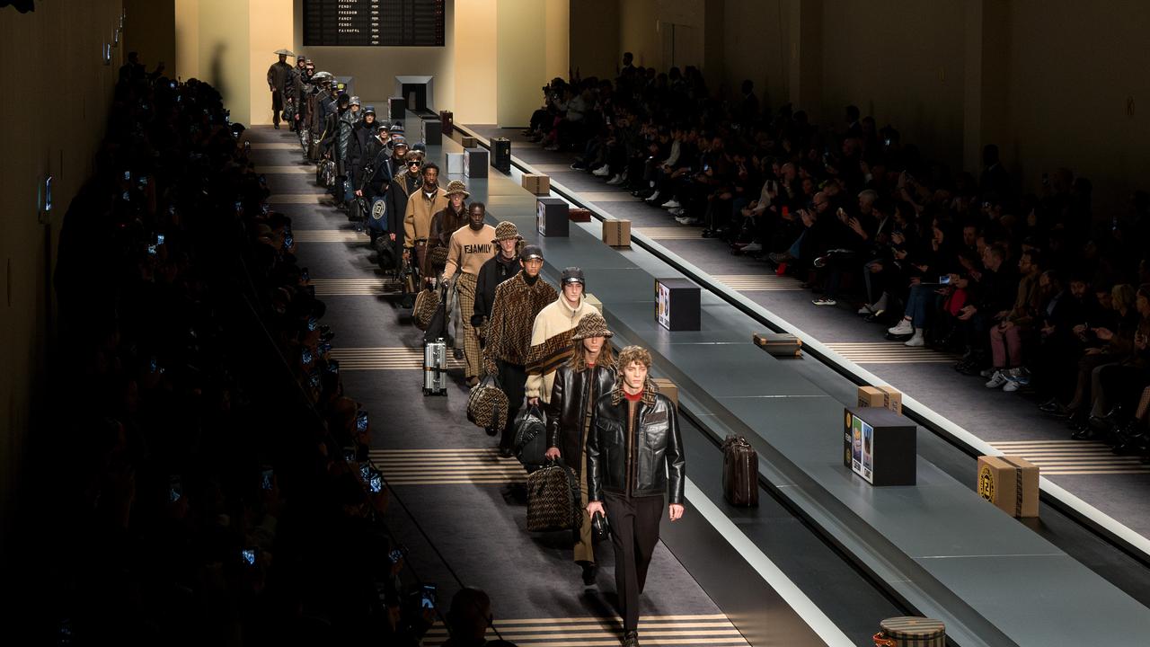 FOTO: Traveling Kian Stylish dengan Ragam Koleksi Terbaru Fendi