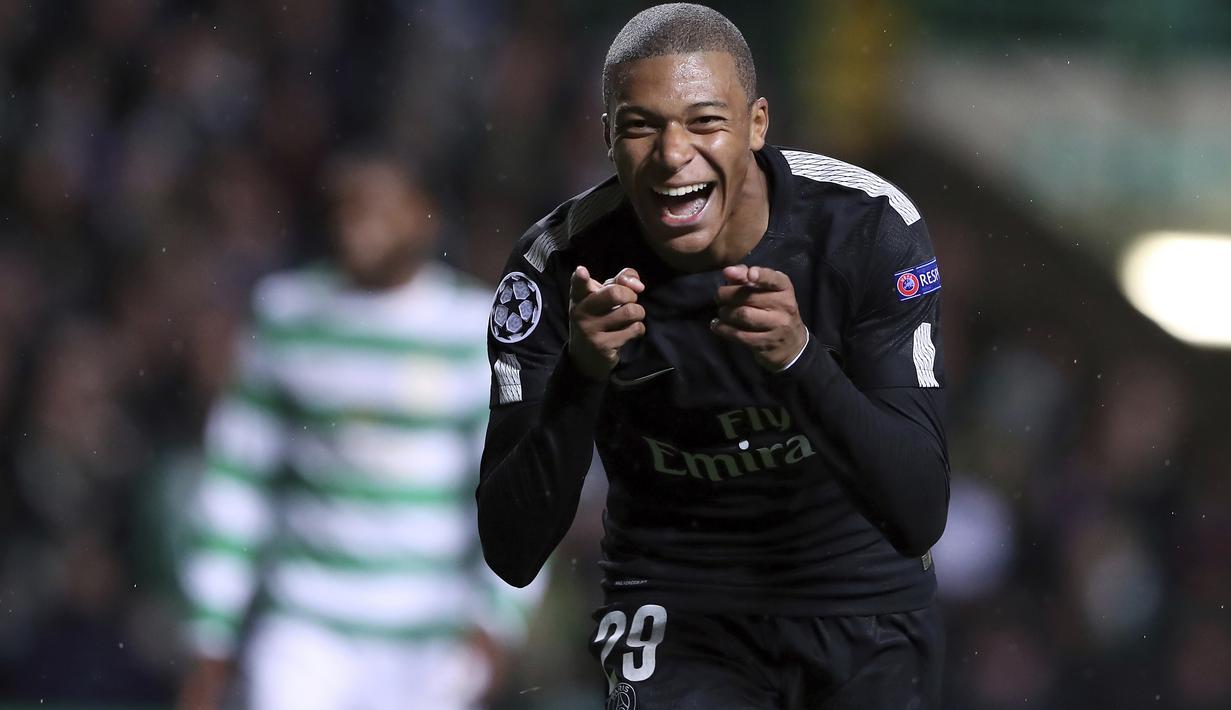 Gaya selebrasi pemain PSG, Kylian Mbappe usai mencetak gol ke gawang Celtic pada laga grup B Liga Champions di Celtic Park stadium, Glasgow (12/9/2017). PSG menang 5-0. (AP/Scott Heppell)