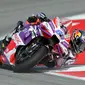 Pembalap Pramac Ducati, Jorge Martin, meraih pole position pada MotoGP San Marino setelah menjadi yang tercepat pada babak kualifikasi yang digelar, Sabtu (9/9/2023) sore WIB. (AFP/Lluis Gene)