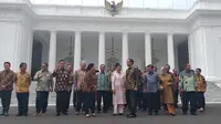 Jokowi-JK berfoto bersama menteri.