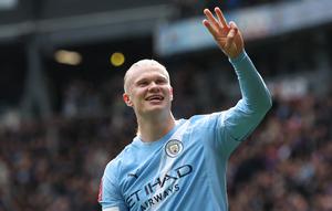 Yang bikin Erling Haaland tambah senang karena yang dikalahkan ialah Liverpool yang notabene salah satu tim terbaik di Inggris saat ini. (AFP/Darren Staples)