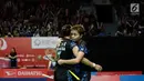 Pasangan Indonesia Greysia Polii/Apriyani Rahayu merayakan kemenangan atas wakil Bulgaria Gabriela Stoeva/Stefani Stoeva pada Indonesia Masters 2019 di Istora Senayan, Jakarta, Rabu (23/1). Indonesia menang 22-20, 21-15. (Bola.com/M Iqbal Ichsan)