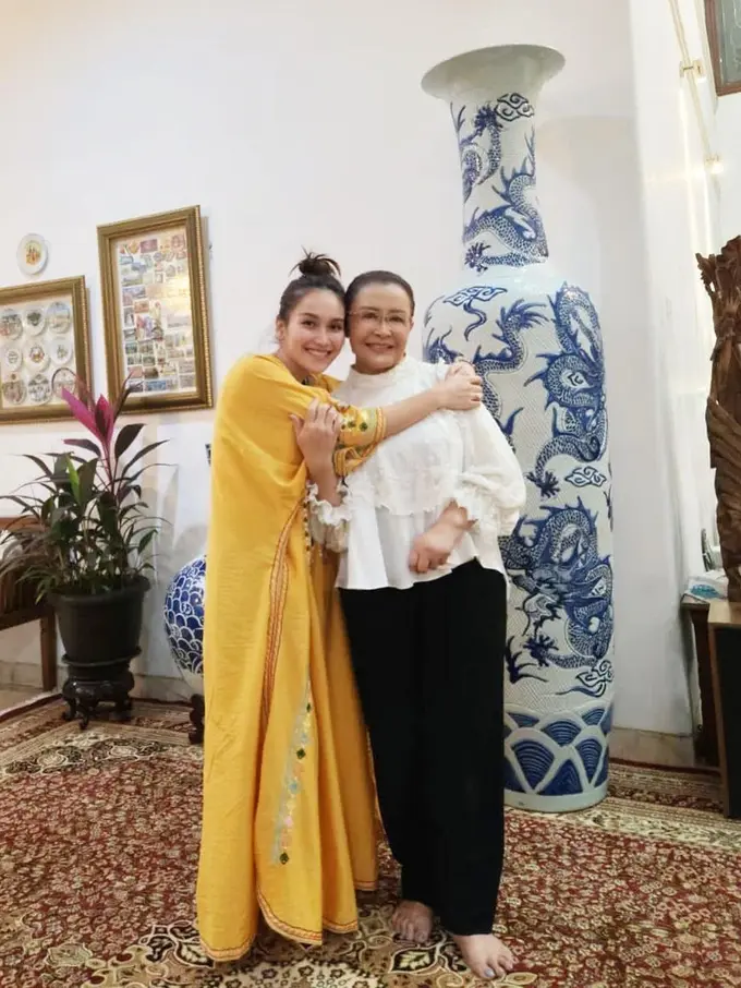 Ayu Ting Ting kumpul bersama tantenya (Instagram/ayutingting92)