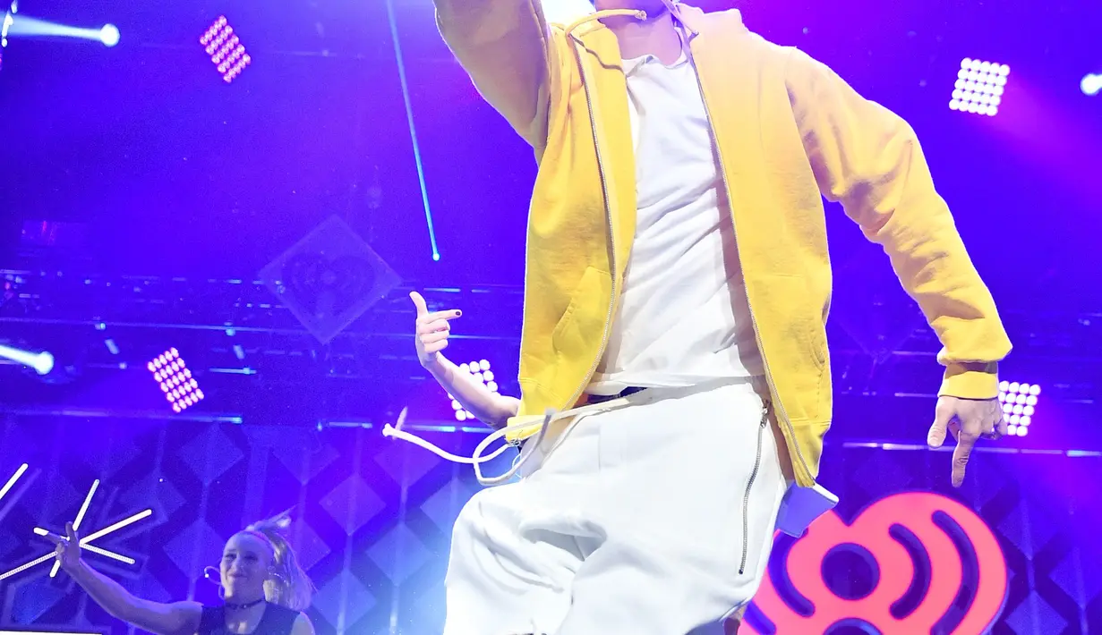 Bangga menyebutkan statusnya yang lajang, namun ia mengaku sering merasakan kesepian. Untuk menghibur dirinya, ia pun memilih untuk menghabiskan waktunya bersama seekor anjing peliharaannya. (AFP/Bintang.com)