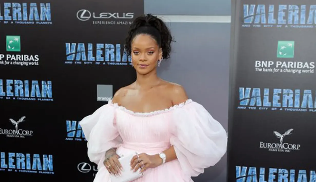 “Keluarganya (Rihanna) mengagumi dia (Chris Brown) layaknya keluarga sendiri, dan setiap laki-laki yang datang dibawa Rihanna ke rumah selalu memiliki sisi buruk di mata mereka,” ujar sumber seperti yang dilaporkan Ace Showbiz. (AFP/NEILSON BARNARD)