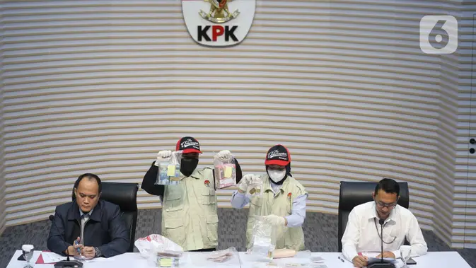 BREAKING: KPK Sita Uang Ratusan Juta dan Emas 850 Gram dari Bupati