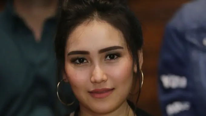 [Bintang] Ayu Ting Ting