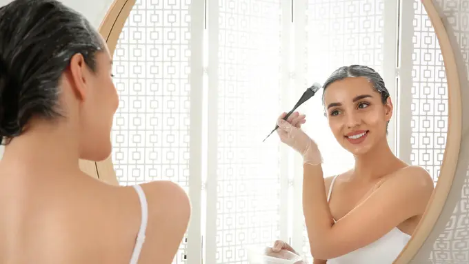 tips untuk kamu yang ingin mewarnai rambut sendiri di rumah. Berikut tipsnya dibawah ini.