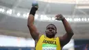 Atlet tolak peluru Jamaika, O'Dayne Richards saat melempar bola yang terbuat dari logam/besi pada Olimpiade 2016 di Rio de Janeiro , Brasil. (18/8). Para atlet berjuang untuk melempar bola besi tersebut sejauh mungkin. (REUTERS / Kai Pfaffenbach)