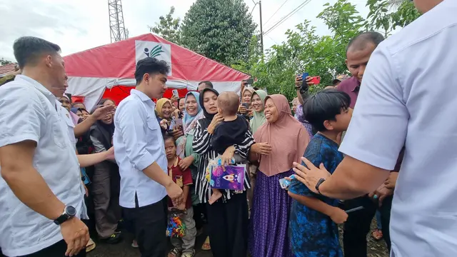 Wapres Gibran Rakabuming Raka meninjau lokasi terdampak banjir di Sukabumi, Jawa Barat, Jumat (6/12/2024).