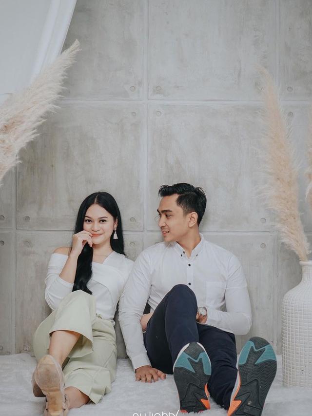 Makin Mesra, Ini 6 Pemotretan Lutfi Agizal dan Nadya Indry yang Berkonsep Vintage