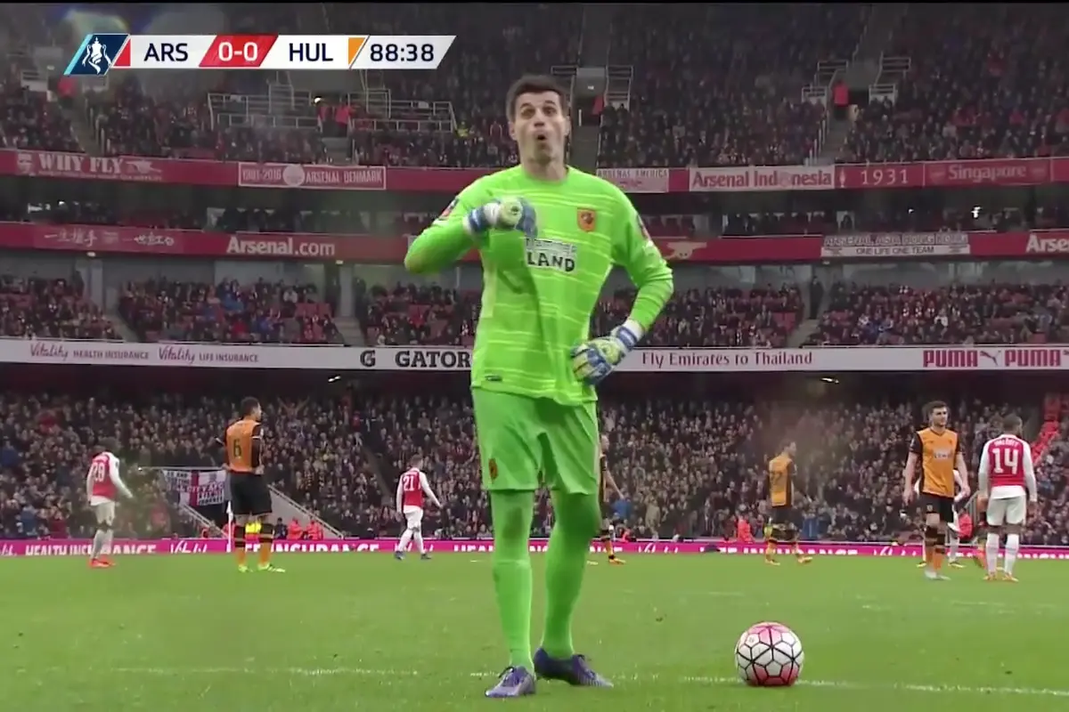Kiper Ini Tak Menyangka Bisa Tahan Bola Sepakan Pemain Arsenal