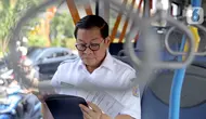 Menggunakan transportasi umum, Pramono Anung berangkat dari rumah dinasnya di sekitaran Taman Surapati, Jakarta Pusat menuju kawasan Matraman di Jakarta Timur. (Liputan6.com/Herman Zakharia)
