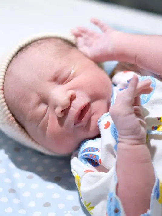 Selain itu, ketiga anak Hanung dan Zaskia juga sangat berbahagia dengan lahirnya adik laki-laki mereka. Dan pastinya keluarga kecil mereka akan semakin berwarna dan berbahagia. (Foto: Instagram)