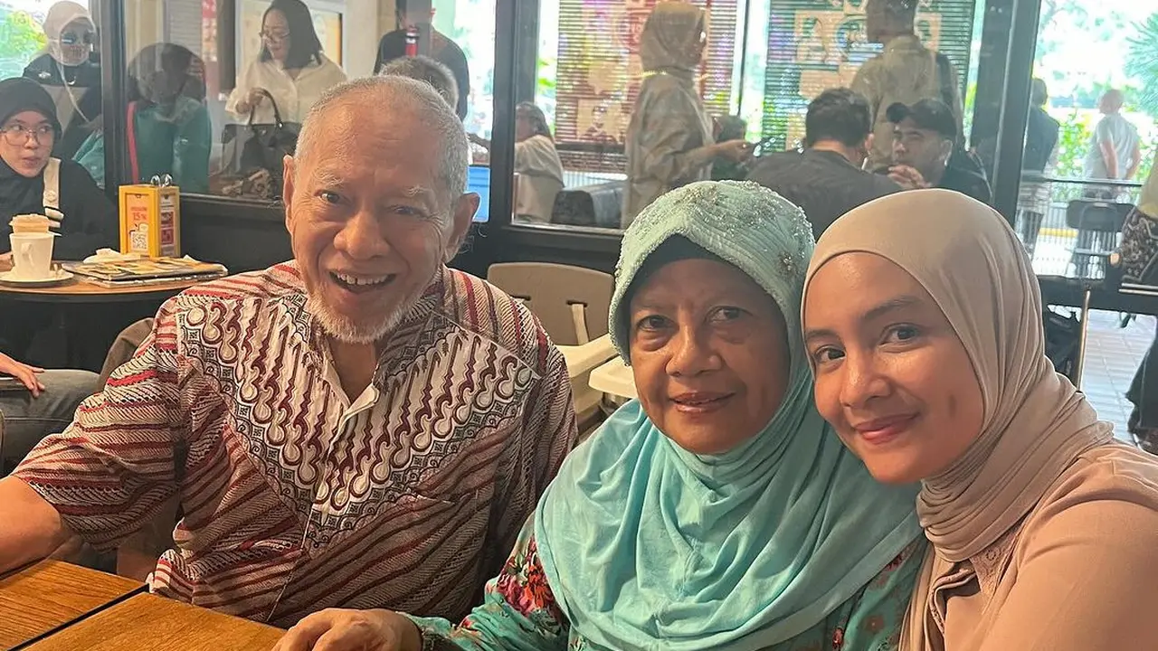 Potret perayaan ulang tahun ke-66 ibu Intan Nuraini (Sumber: Instagram/@intan_nuraini23)