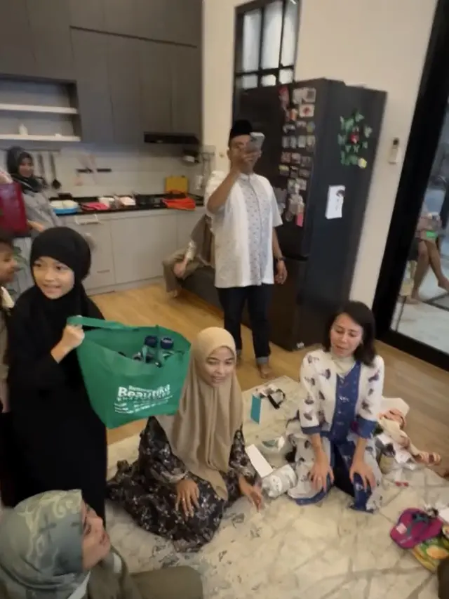 Potret Ruang Keluarga Rumah Tantri Kotak dan Arda
