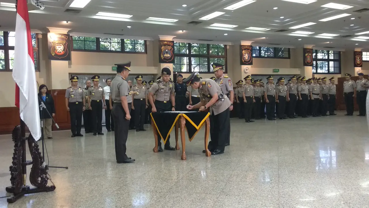 Kapolri Jenderal Polisi Tito Karnavian melantik Irjen Remigius Sigid Tri Hardjanto sebagai Kapolda Sulawesi Utara (Sulut).