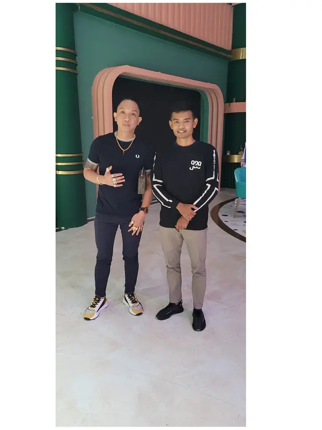 6 Potret Sultan TikToker saat Diundang ke TV, Kini Mengemis Minta Uang ke Raffi Ahmad