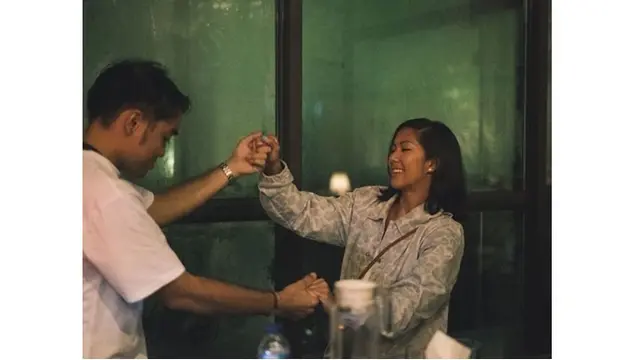 Momen keduanya saat menari bersama, kompak dan penuh kebahagiaan.
