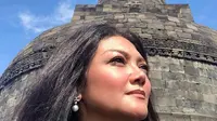 Bella Saphira mengunjungi Candi Borobudur di Magelang, Jawa Tengah (Dok.Instagram/@bellasaphiraofficial/https://www.instagram.com/p/B4wU-wGHZII/Komarudin)