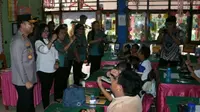 Saat Kapolda Sulut Memantau Pemberian Makan Siang Bergizi pada Empat SD di Manado