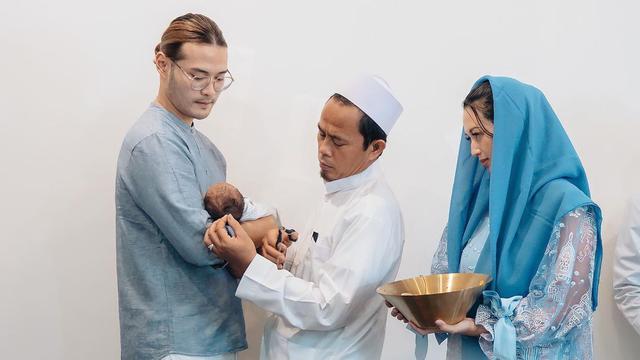 Tampil Kompak dengan Nuansa Biru, Ini 7 Momen Aqiqah dan Tasyakuran Anak Ketiga Sylvia Fully