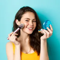 ilustrasi makeup longlasting untuk kulit berminyak/copyright freepik.com/benzoix