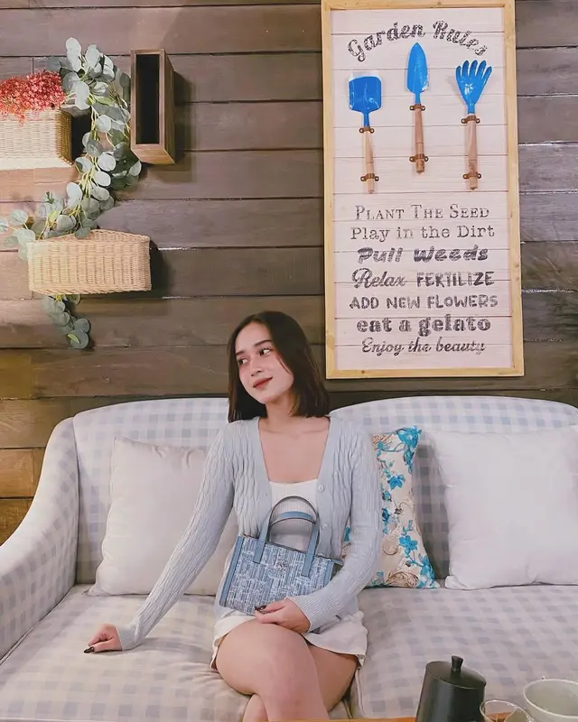 7 Potret Luna Alhamdy, selebgram yang dikabarkan dekat dengan Virgoun, pamer kemesraan