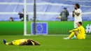Reaksi para pemain Chelsea usai laga melawan Real Madrid pada pertandingan leg kedua perempat final Liga Champions di Stadion Santiago Bernabeu, Madrid, Spanyol, 12 April 2022. Real Madrid kalah 2-3. (AP Photo/Manu Fernandez)
