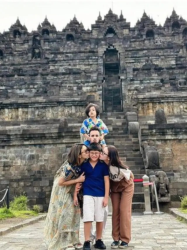 Tampil Kompak, Ini 7 Potret Nikita Mirzani Liburan Bersama Anak dan Calon Suami