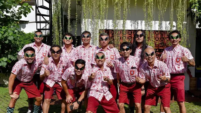 8 Potret Geng The Prediksi saat Pakai Seragam Nyeleneh, Bikin Heran