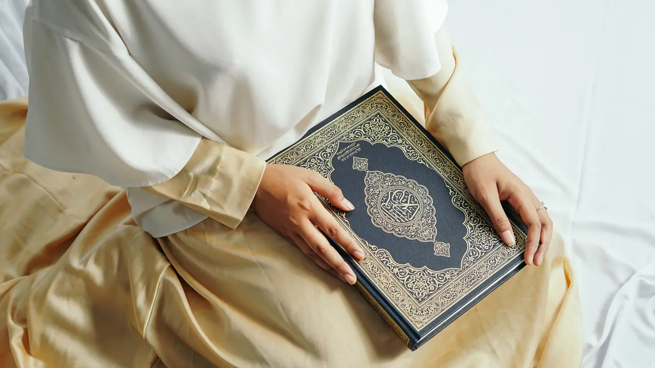 Ilustrasi membaca Al-Qur’an