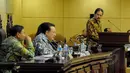 Menko Bidang Perekonomian Sofyan Djalil memberikan penjelasan kepada DPD RI terkait kenaikan harga BBM, Gedung Parlemen, Senayan, Jakarta, Rabu (18/02/2015). (Liputan6.com/Andrian M Tunay)