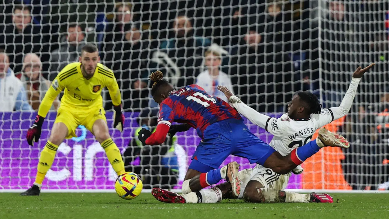 Foto: Nyesek Banget, MU Ditahan Imbang Lewat Gol Injury Time Crystal Palace