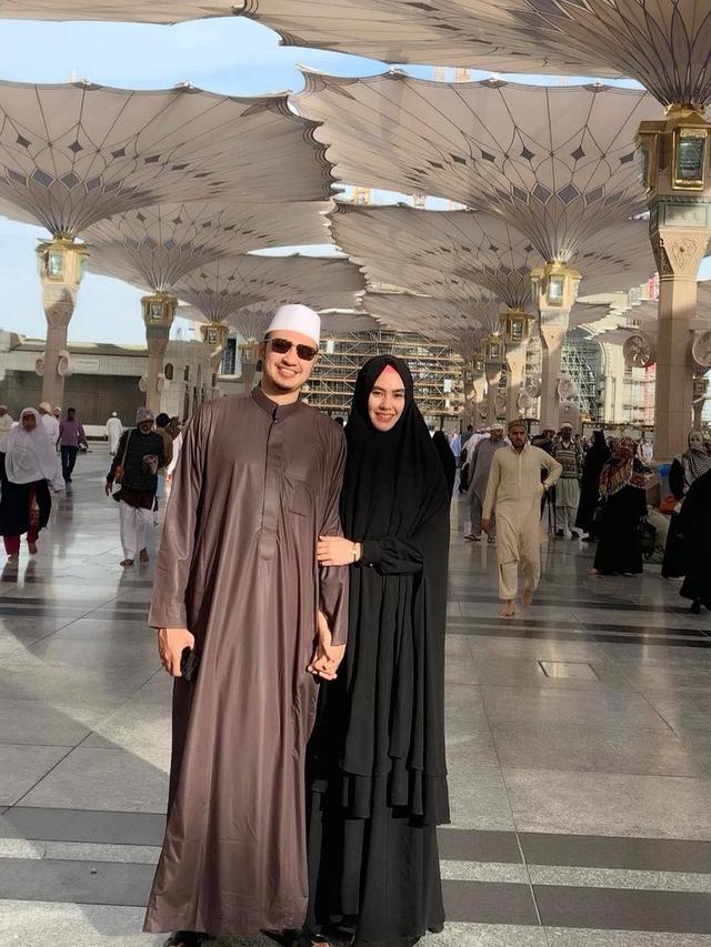 Kartika Putri dan Habib Usman bin Yahya. (Foto: Instagram @kartikaputriworld)