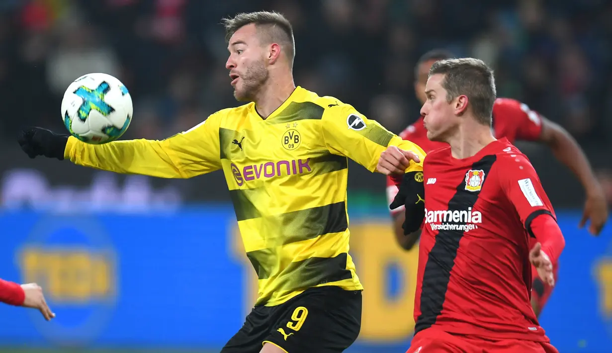 Andriy Yarmolenko. Pada musim 2017/2018, pemain yang mewarisi jersey nomor 9 yang ditinggalkan Emre Mor adalah Andriy Yarmolenko yang didatangkan dari Dynamo Kiev. Hanya bertahan satu musim, ia tampil dalam 26 laga dengan mencetak 6 gol dan 6 assist. (AFP/Patrik Stollarz)