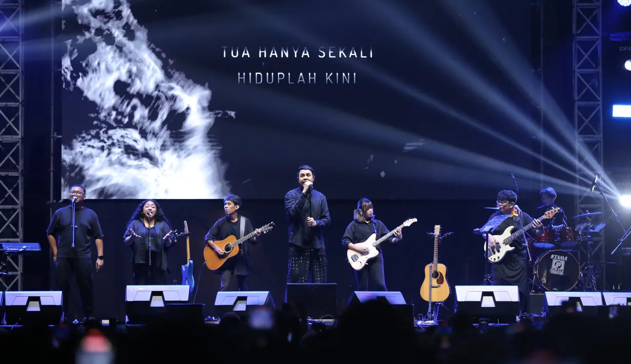 Tulus di KLBB 2024 [Daniel Rachmad/Fimela]
