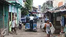 Suasana pemukiman warga di kawasan Bukit Duri, Jakarta, Kamis (12/5). Akhir Mei 2016, Pemerintah Provinsi DKI Jakarta memastikan akan kembali menggusur pemukiman liar di pinggiran Sungai Ciliwung tersebut. (Liputan6.com/Immanuel Antonius)