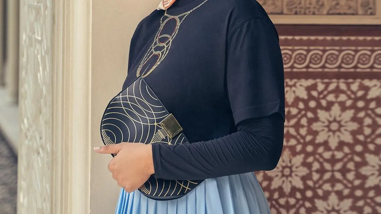 Paula Verhoven tampil cantik berhijab