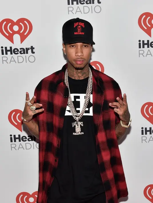 Keuangan Tyga kabarnya sedang menurun. Baru-baru ini ia pun dituduh belum membayar sewa sebesar USD 70 ribu atau Rp 962 juta. Sementara tagihan pajak yang dimilikinya pada awal 2016 adalah USD 20 ribu atau Rp 274 juta. (AFP/Bintang.com)