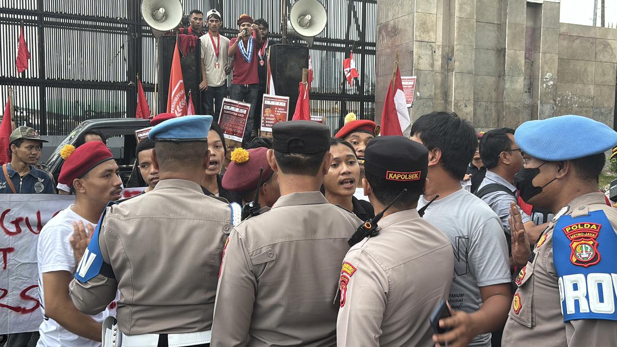 Demo Cipayung Menggugat di DPR Memanas, Massa dan Aparat Sempat Tegang