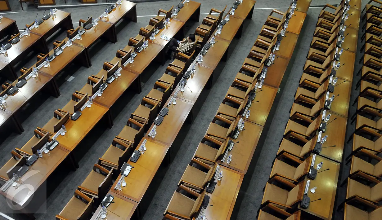 Suasana Sidang Paripurna DPR ke-12 masa persidangan I tahun 2015-2016, Senayan, Jakarta, Selasa (8/11/2015). Sidang ditunda hingga Selasa (15/12) mendatang karena hanya dihadiri oleh 144 dari 557 orang anggota. (Liputan6.com/Johan Tallo)