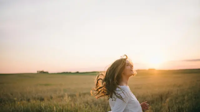 Lindungi Rambut dari Panas dan Sinar Matahari
