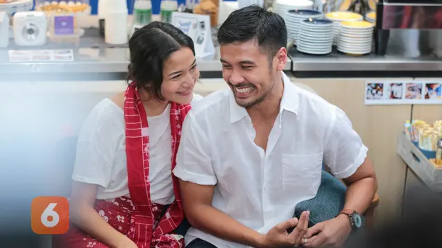 [Bintang] Chicco Jerikho dan Putri Marino