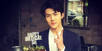 Selain tampan, Sehun EXO punya hati yang sangat baik. Ia pernah menjadi sukarelawan di penampungan Red Cross Youth untuk membantu anak-anak difabel. (Foto: instagram.com/oohsehun)