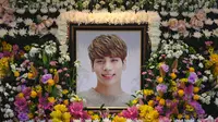 Belakangan ini, mata publik sedang tertuju pada kabar meninggalnya Jonghyun SHINee. (CHOI Hyuk/pool/AFP)