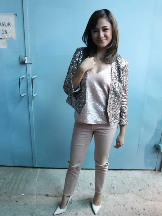 Beberapa tahun Marshanda masih menjanda. Setelah resmi cerai dengan Ben Kasyafani sejak 2014 silam perempuan yang biasa disapa Caca itu sempat kembali menjalin hubungan dengan Egi John. Namun, hubungannya kembali kandas. (Nurwahyunan/Bintang.com)