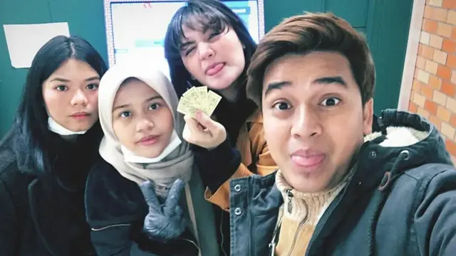 7 Potret Cantik Rena Oktapia, Adik Billy Syahputra yang Jarang Terekspos