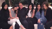 Bruce Jenner Jadi Wanita, Apa Reaksi Keluarga Kardashians?