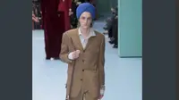 Gucci dikritik netizen di Twitter karena gunakan turban Sikh pada model berkulit putih (Twitter/@AvanJogia)